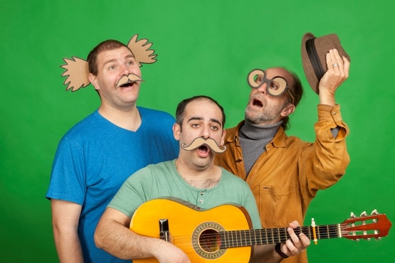 תמונת מופע: הגשם של סבא אהרון  I  תיאטרון הקרון